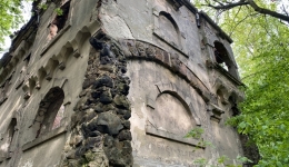 Ruiny pałacu Moesów w Wierbce. 2021-05-18